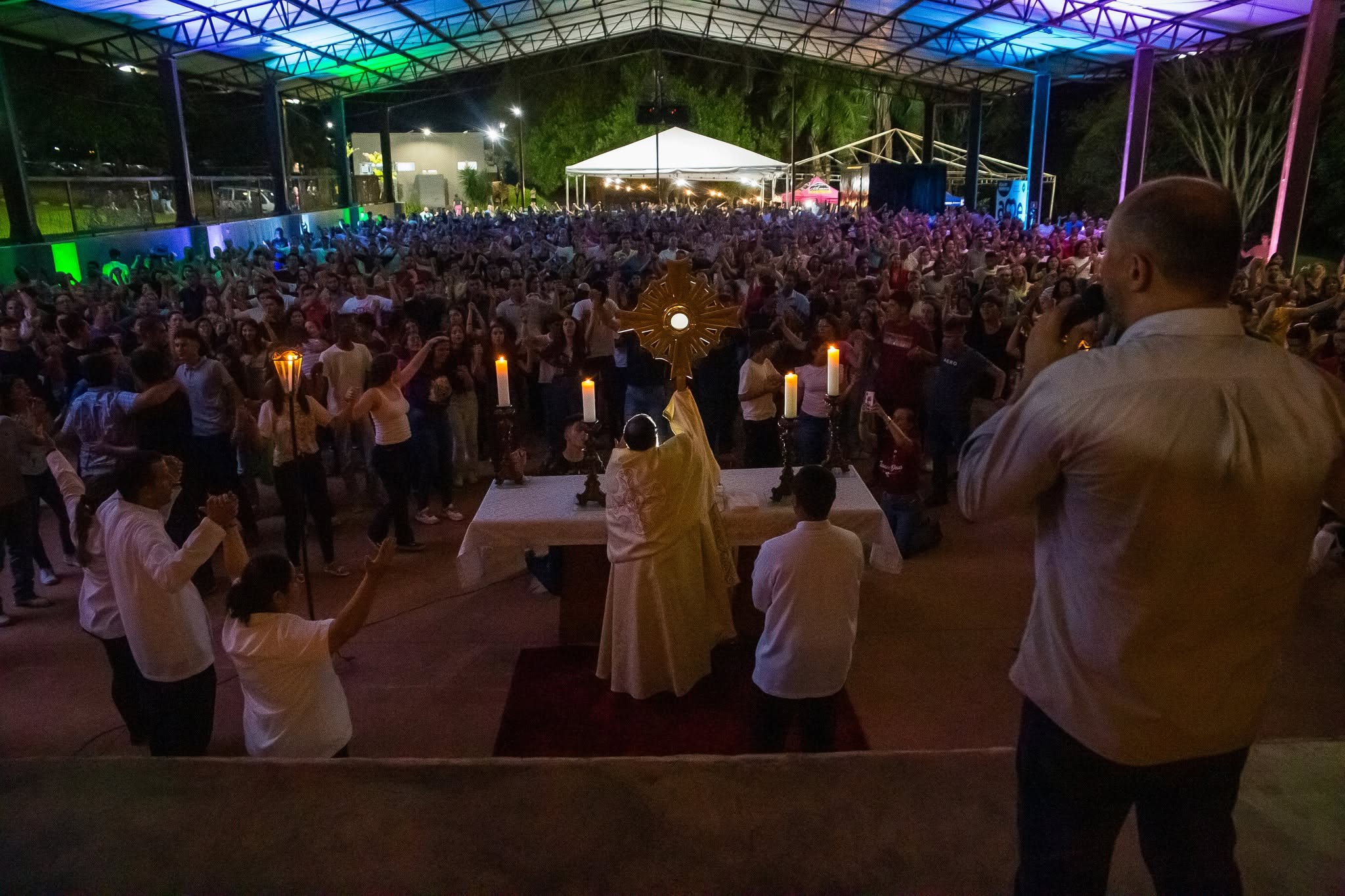 Adoração com grande participação de fiéis no Pedacinho do Céu